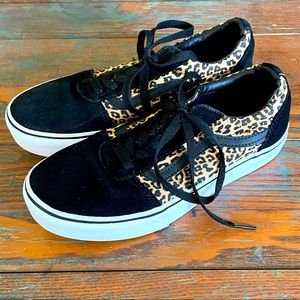 Women’s Cheetah Print Vans Off The Wall Size 5  Tennis Shoes Sneakers